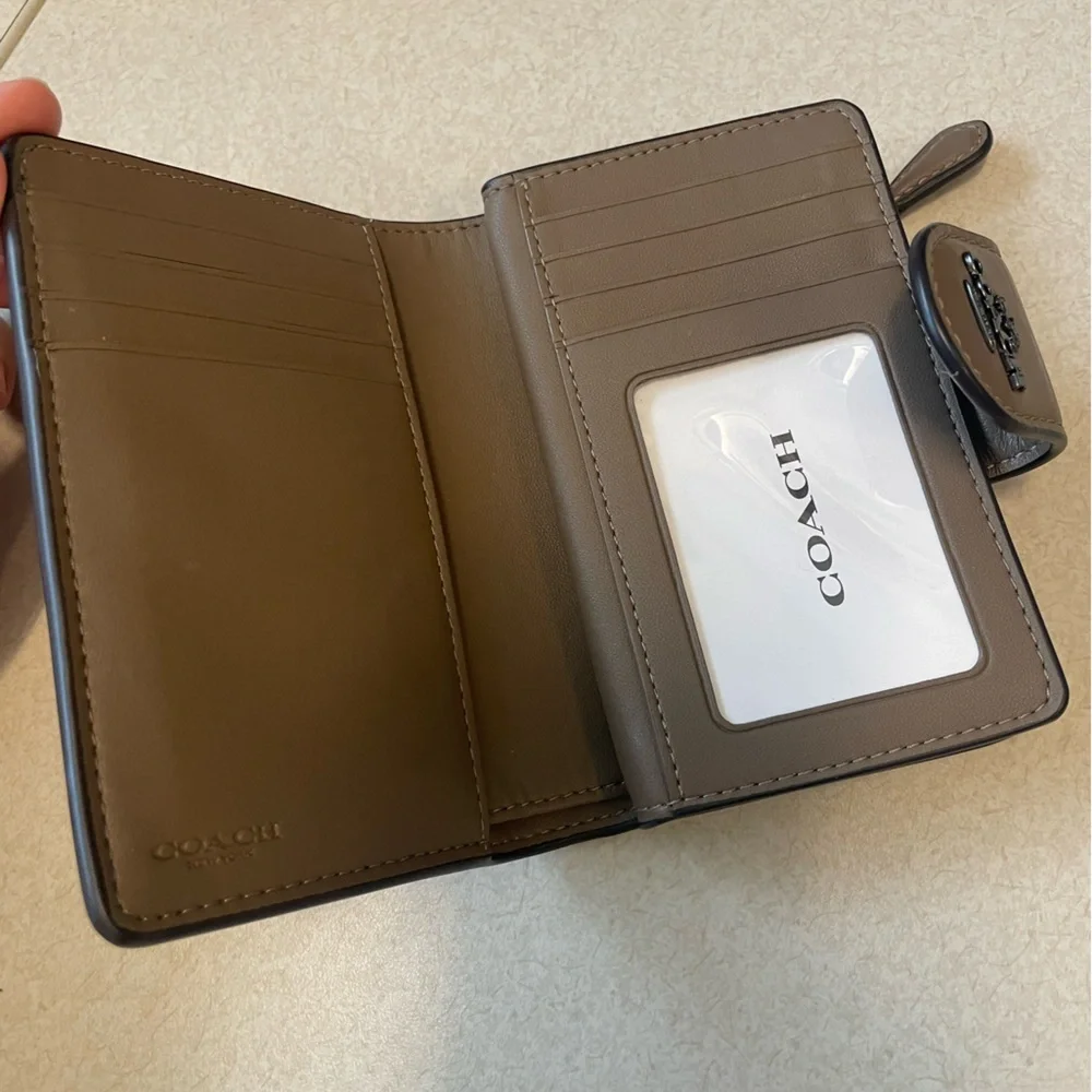 Coach 🤎🩶 medium corner zip Wallet Dark Stone leather NWOT - Picture 4 of 16